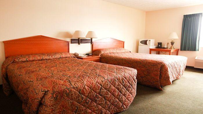 Commodore Perry Inn & Suites Port Clinton Phòng bức ảnh